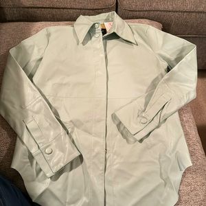 Dolce Cabo mint shirt size XS